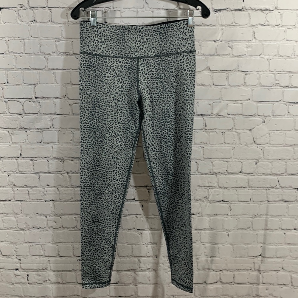 M Sweaty Berry leopard print leggings